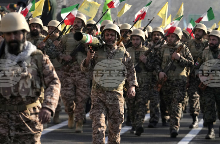 Израелската армия заяви, че е поразила пропускателни пунктове на паравоенните сили "Басидж" в Техеран