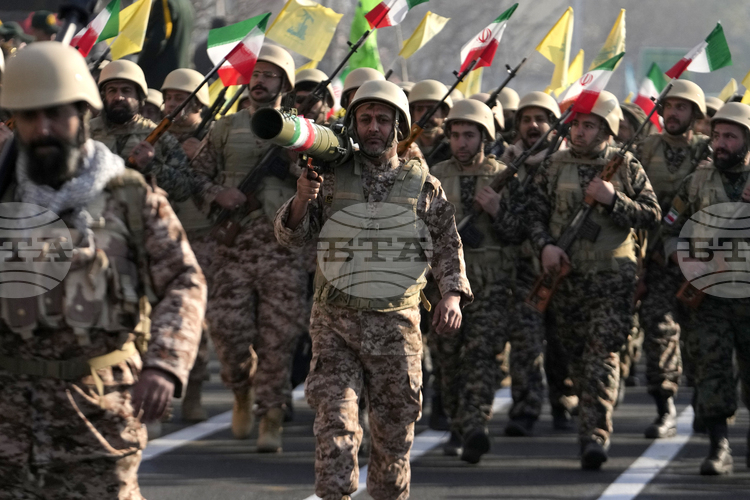 Израелската армия заяви, че е поразила пропускателни пунктове на паравоенните сили "Басидж" в Техеран