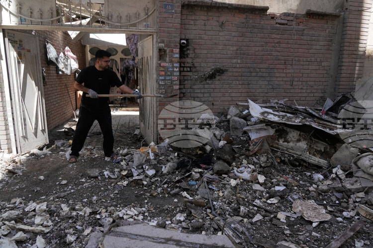 Катарската телевизия „Ал Араби“ предаде, че кореспондентското ѝ бюро в Техеран е било повредено при въздушен удар