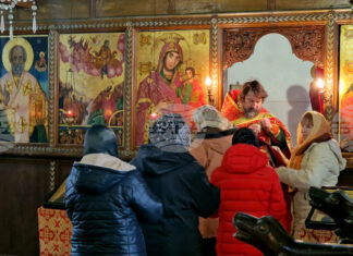 Като православни християни трябва да знаем защо почитаме иконите, каза в проповедта си в шуменския храм "Св. Пророк Илия" отец Николай