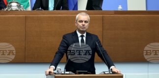 Като „много тежка държавна измяна“ определи прочетената от Наталия Киселова декларация лидерът на „Възраждане“ Костадин Костадинов