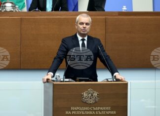 Като „много тежка държавна измяна“ определи прочетената от Наталия Киселова декларация лидерът на „Възраждане“ Костадин Костадинов