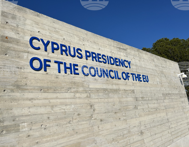 Кипърското председателство на Съвета на ЕС отложи министерски срещи заради ситуацията в Близкия изток и смущенията в полетите
