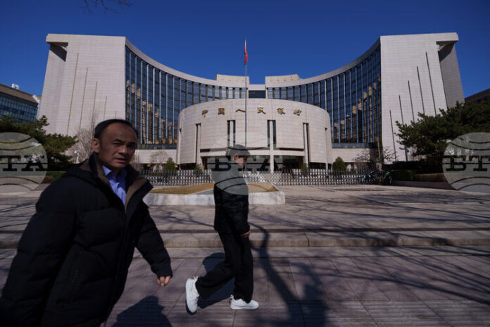 Китай трябва да балансира между ускоряващата се инфлация и нарастващите Китай трябва да балансира между ускоряващата се инфлация и нарастващите рискове за растежа, предупреди съветник на централната банка