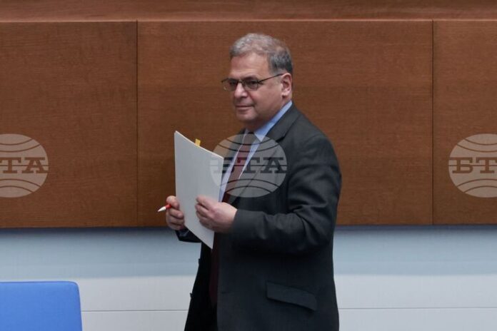 Кметовете да бъдат по-активни по отношение на проблема с нерегламентираните отпадъци, призова служебният министър на екологията Юлиян Попов