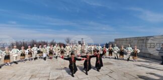 Културната програма на връх Шипка за 3 март обедини фолклор, рецитал и възстановки под режисурата на Христо Димитров от ансамбъл „Българе“