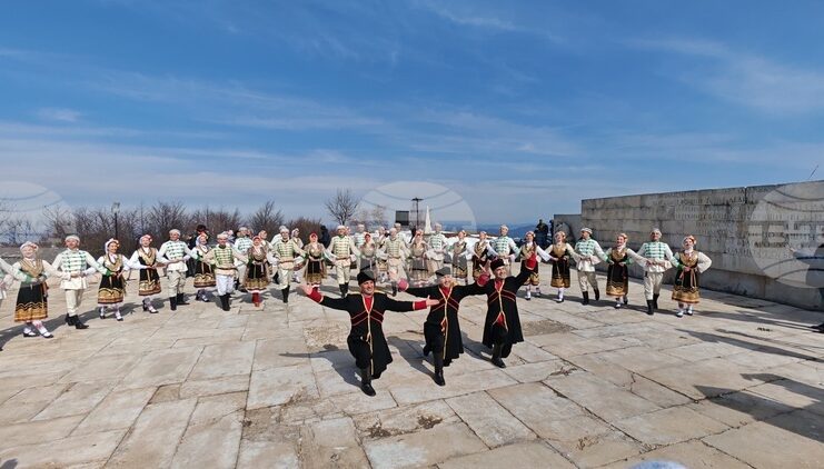 Културната програма на връх Шипка за 3 март обедини фолклор, рецитал и възстановки под режисурата на Христо Димитров от ансамбъл „Българе“
