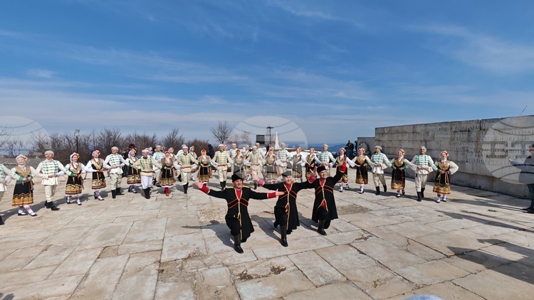 Културната програма на връх Шипка за 3 март обедини фолклор, рецитал и възстановки под режисурата на Христо Димитров от ансамбъл „Българе“