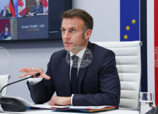 Лидерите от Г-7 са решили с консенсус да не отменят санкциите срещу Русия, заяви Макрон