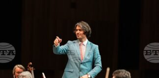 Маестро Йордан Камджалов и Плевенската филхармония ще представят в Търговище „Музикална магия” 3