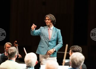 Маестро Йордан Камджалов и Плевенската филхармония ще представят в Търговище „Музикална магия” 3