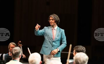 Маестро Йордан Камджалов и Плевенската филхармония ще представят в Търговище „Музикална магия” 3