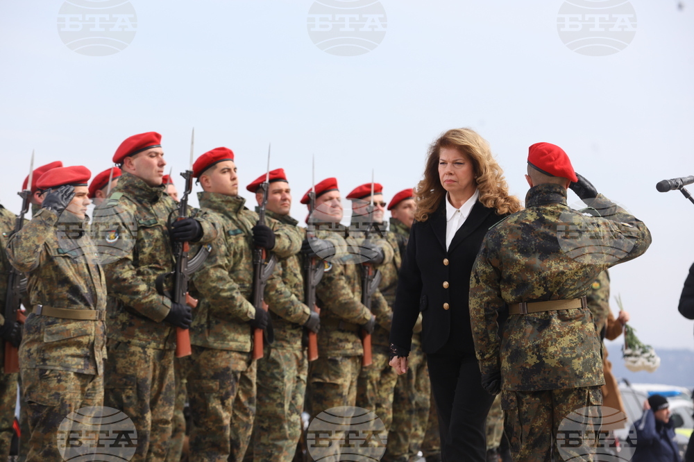 Честването започна с приемане на строя от Илияна Йотова