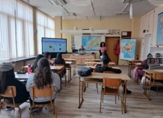 Мобилна библиотека представи Априлското въстание пред ученици в Смолян