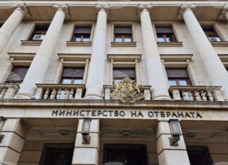 Началникът на отбраната адмирал Емил Ефтимов посрещна началника на отбраната от Словашката република генерал Даниел Змеко