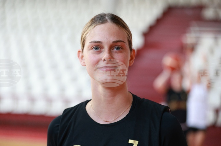 Националката Борислава Христова и гръцкият Атинайкос се класираха за финала на баскетболния турнир Еврокъп