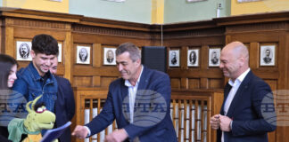 Националната гимназия за сценични и екранни изкуства в Пловдив получи официално документите за новата си сграда