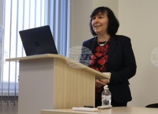 Над 20 процента от работещите в Института по микробиология „Стефан Ангелов“ към БАН са от поколението Z, каза директорът проф. Пенка Петрова