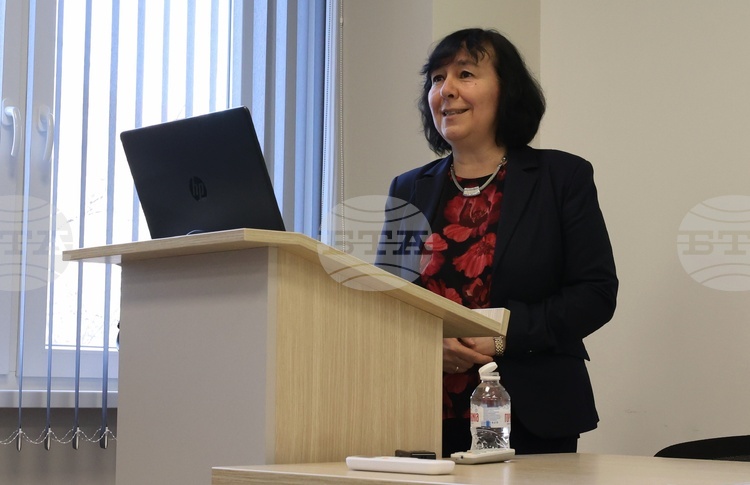 Над 20 процента от работещите в Института по микробиология „Стефан Ангелов“ към БАН са от поколението Z, каза директорът проф. Пенка Петрова