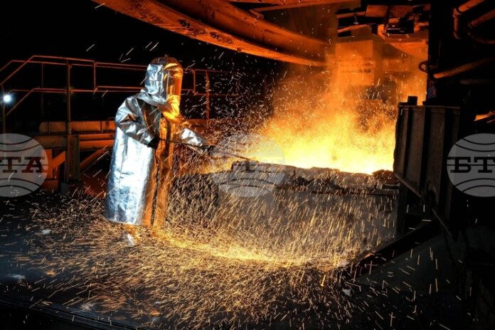 Най-големият завод за алуминий в света свива производството си заради сутиацията с Ормузкия проток