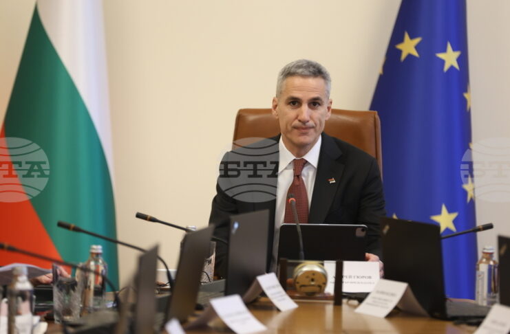 Най-силната защита на демокрацията е участието на гражданите, каза служебният премиер Андрей Гюров и призова хората да гласуват на изборите