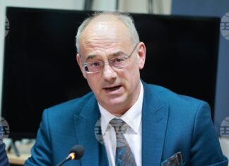 Няма друг град в България, който така мащабно и патриотично да отбелязва своя празник, както Велико Търново, каза проф. д-р Атанас Семов