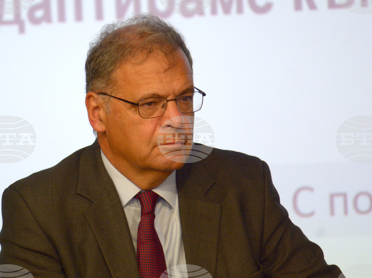 Няма критично ниски или високи нива на язовирите, каза министър Юлиян Попов