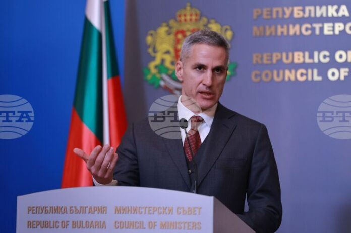 Нямам намерение да се връщам обратно в активната политика, заяви служебният премиер Андрей Гюров