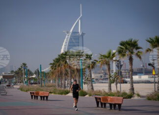 ОАЕ ще поемат разходите за настаняване и храна на блокираните в страната туристи до разрешаването на иранската криза ОАЕ ще поемат разходите за настаняване и храна на блокираните в страната туристи до разрешаването на иранската криза