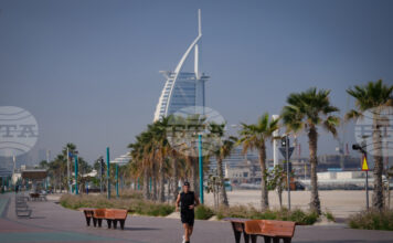 ОАЕ ще поемат разходите за настаняване и храна на блокираните в страната туристи до разрешаването на иранската криза ОАЕ ще поемат разходите за настаняване и храна на блокираните в страната туристи до разрешаването на иранската криза