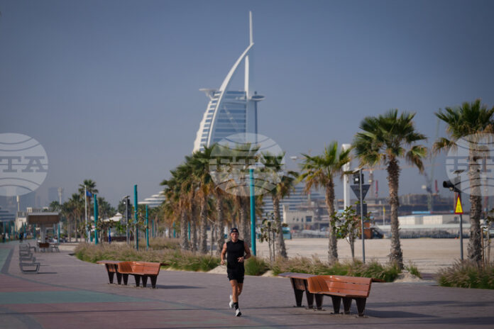 ОАЕ ще поемат разходите за настаняване и храна на блокираните в страната туристи до разрешаването на иранската криза