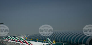 ОБНОВЕНА Авиокомпании продължават да отменят полети след ескалацията на напрежението в Близкия изток