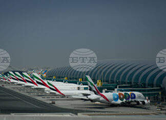 ОБНОВЕНА Авиокомпании продължават да отменят полети след ескалацията на напрежението в Близкия изток