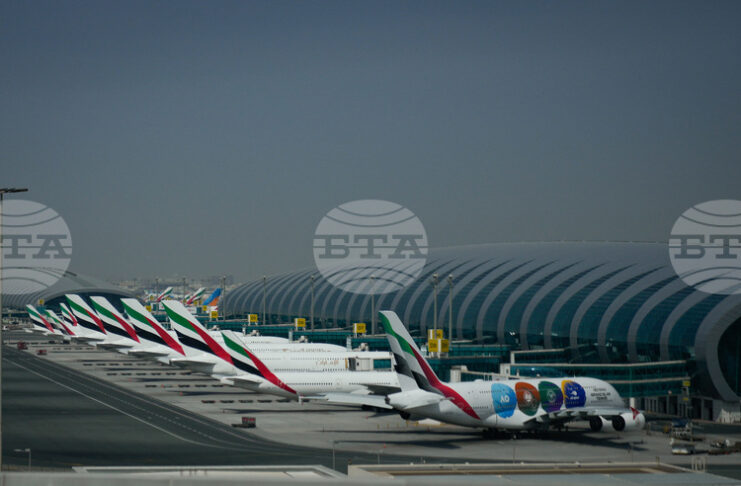 ОБНОВЕНА Авиокомпании продължават да отменят полети след ескалацията на напрежението в Близкия изток