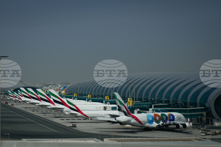 ОБНОВЕНА Авиокомпании продължават да отменят полети след ескалацията на напрежението в Близкия изток