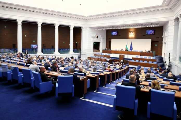 ОБНОВЕНА Парламентът даде мандат на Министерския съвет да заяви на Европейския съвет позиция за необходимостта от временно прекъсване на търговията с емисии