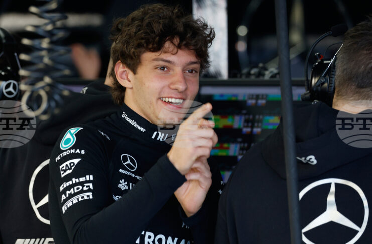 ОБНОВЕНА Пилотът на Мерцедес Кими Антонели спечели полпозишън за Гран при на Япония във Формула 1