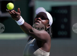 ОБНОВЕНА Виктория Мбоко елиминира Мира Андреева на турнира по тенис в Маями, Коко Гоф продължава напред