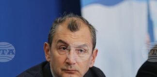 Обществените поръчки за тестове за рак на маточната шийка и на дебелото черво ще бъдат разследвани, каза министър Михаил Околийски