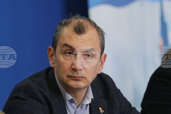 Обществените поръчки за тестове за рак на маточната шийка и на дебелото черво ще бъдат разследвани, каза министър Михаил Околийски