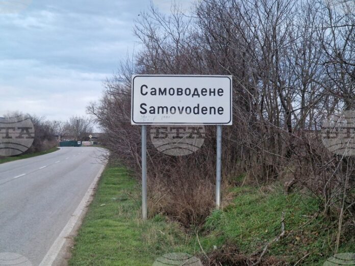 Ограничено е движението по пътя Велико Търново - Русе в района на с. Самоводене заради изтегляне на камион