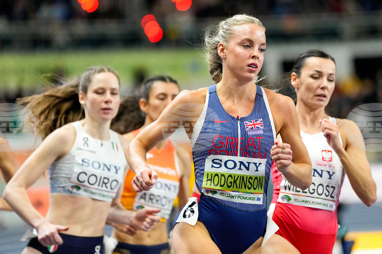 Олимпийската шампионка Кийли Ходжкинсън е останала без екипировката си и е взела назаем шпайкове преди състезанието на 800 метра в Торун