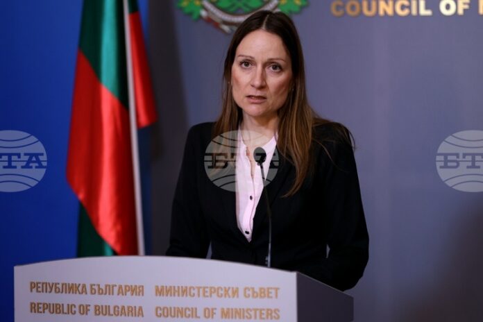 От 8000 жалби за сметки за ток, само една е От 8000 жалби за сметки за ток, само една е уважена, това буди притеснение, заяви служебният министър на икономиката Ирина Щонова