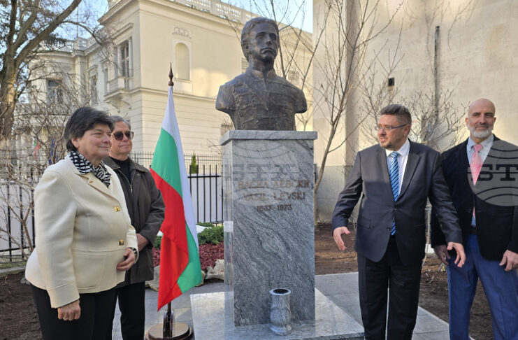 Откриха паметник на Васил Левски във Варшава