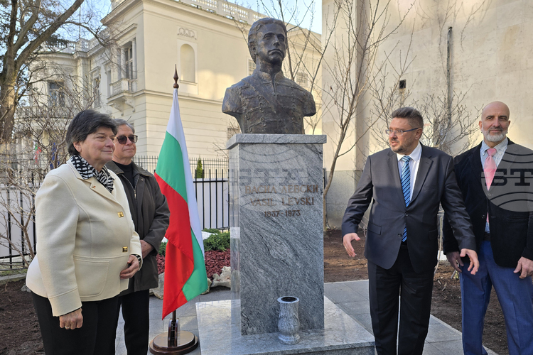 Откриха паметник на Васил Левски във Варшава
