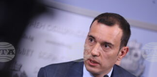 Отлагането на доклада за транспортната мрежа поставя под риск 141 млн. евро европейско финансиране за електротранспорт, посочи столичният кмет