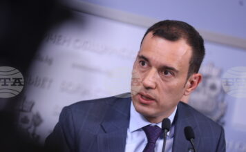 Отлагането на доклада за транспортната мрежа поставя под риск 141 млн. евро европейско финансиране за електротранспорт, посочи столичният кмет