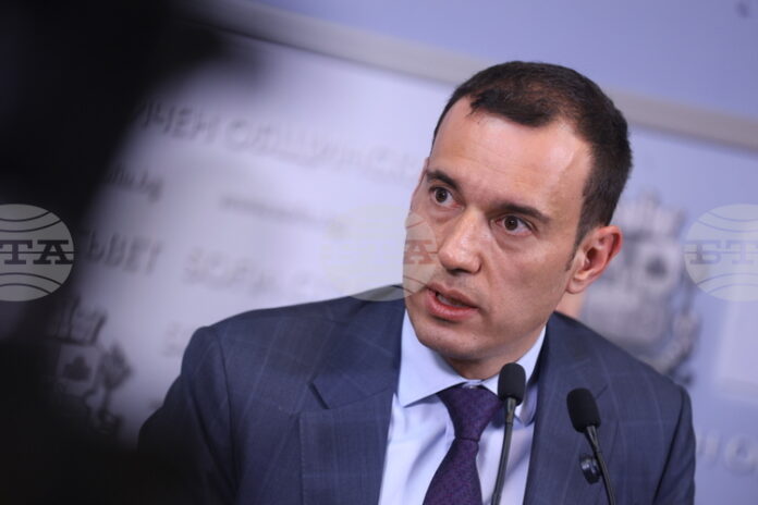 Отлагането на доклада за транспортната мрежа поставя под риск 141 млн. евро европейско финансиране за електротранспорт, посочи столичният кмет