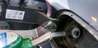 ПАП: От утре в цяла Полша влизат ограниченията на цените на горивата