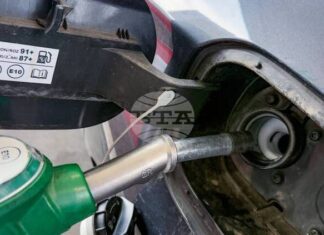 ПАП: От утре в цяла Полша влизат ограниченията на цените на горивата